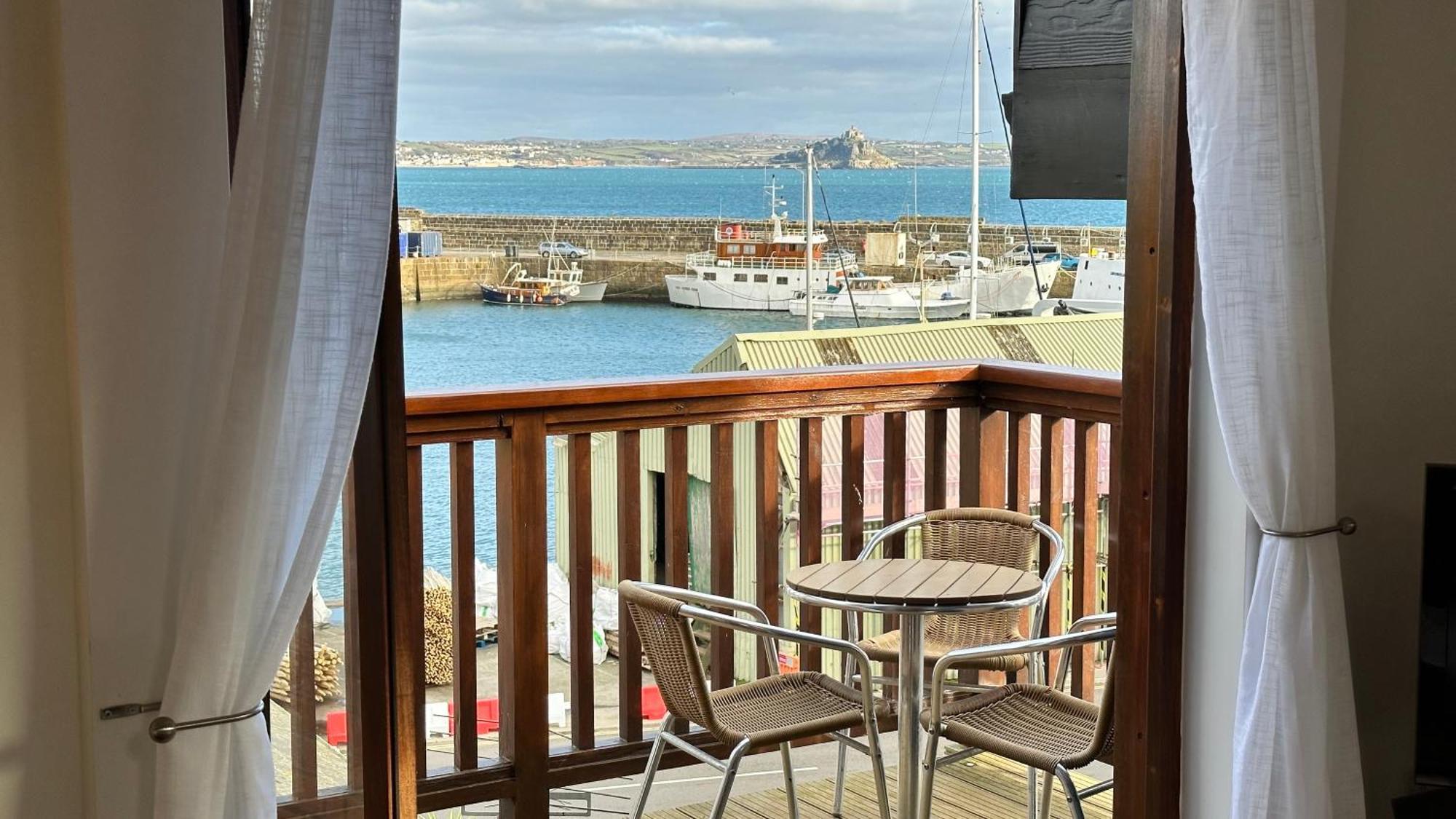 Penthouse 3 - Spacious Harbourside Apartment With Stunning Sea Views ペンザンス エクステリア 写真